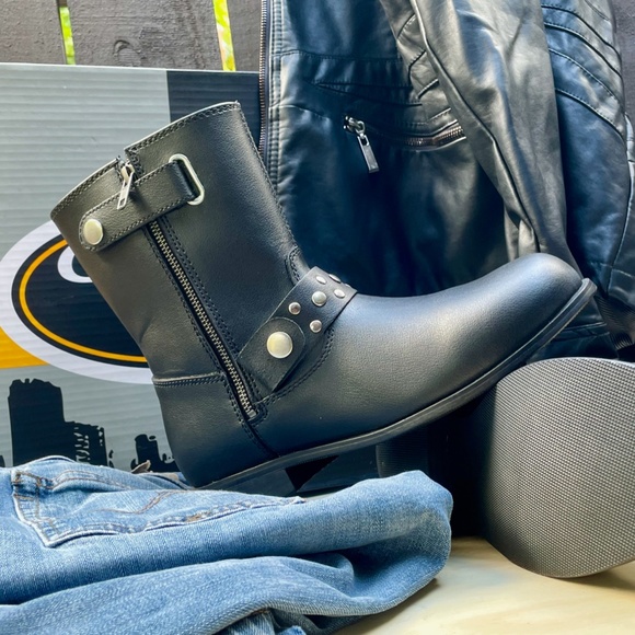 Custom BiLT Women's Scarlet Leather Boots - Picture 4 of 5